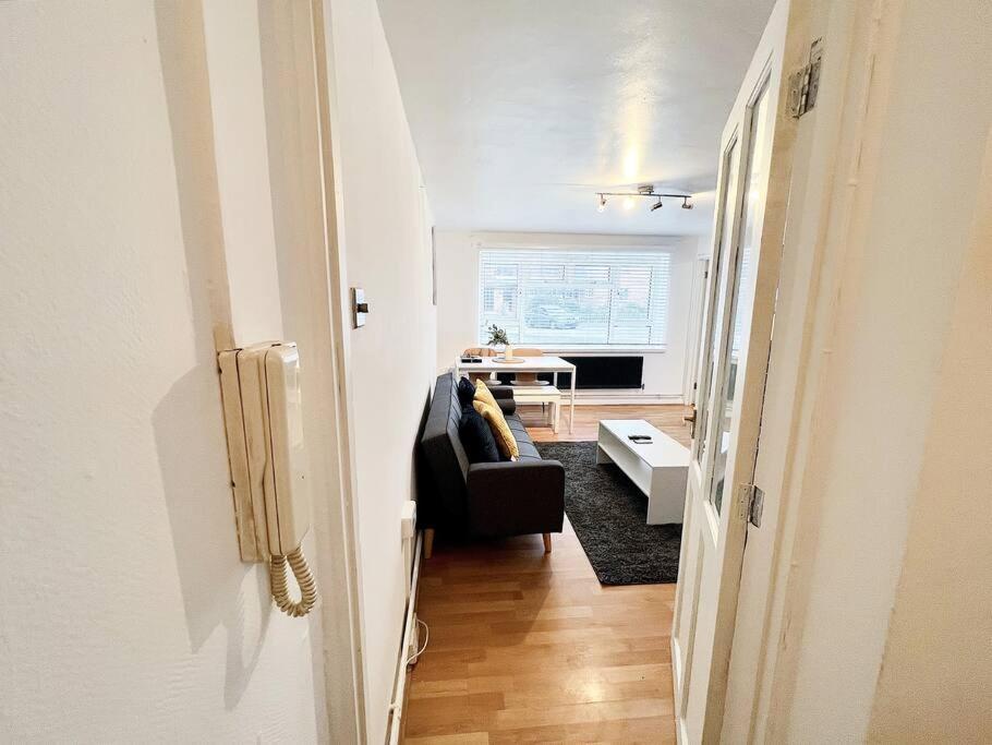 Cosy Croydon Apt Sleeps 5 Exterior foto