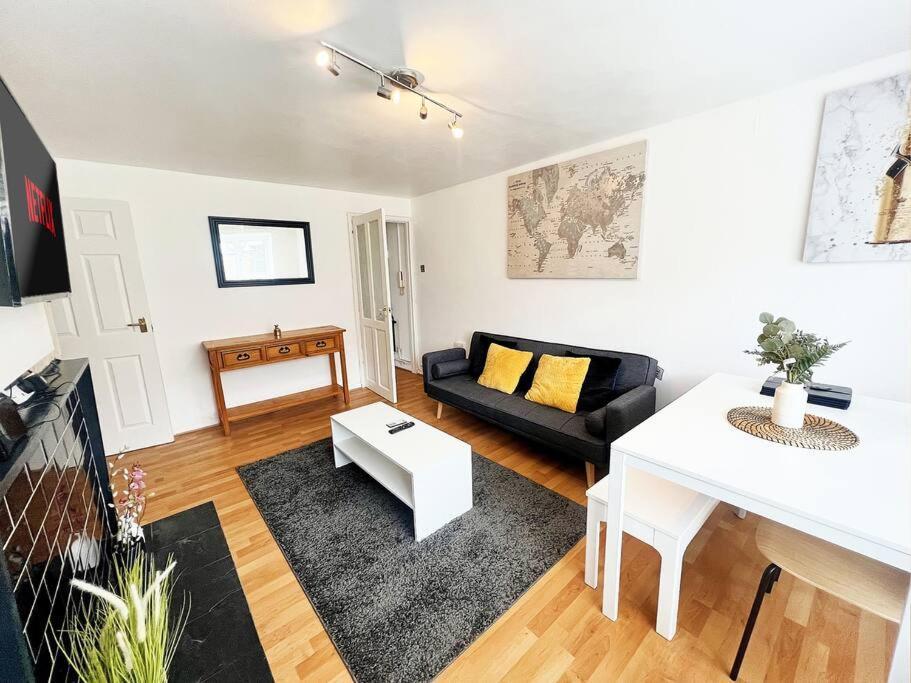 Cosy Croydon Apt Sleeps 5 Exterior foto